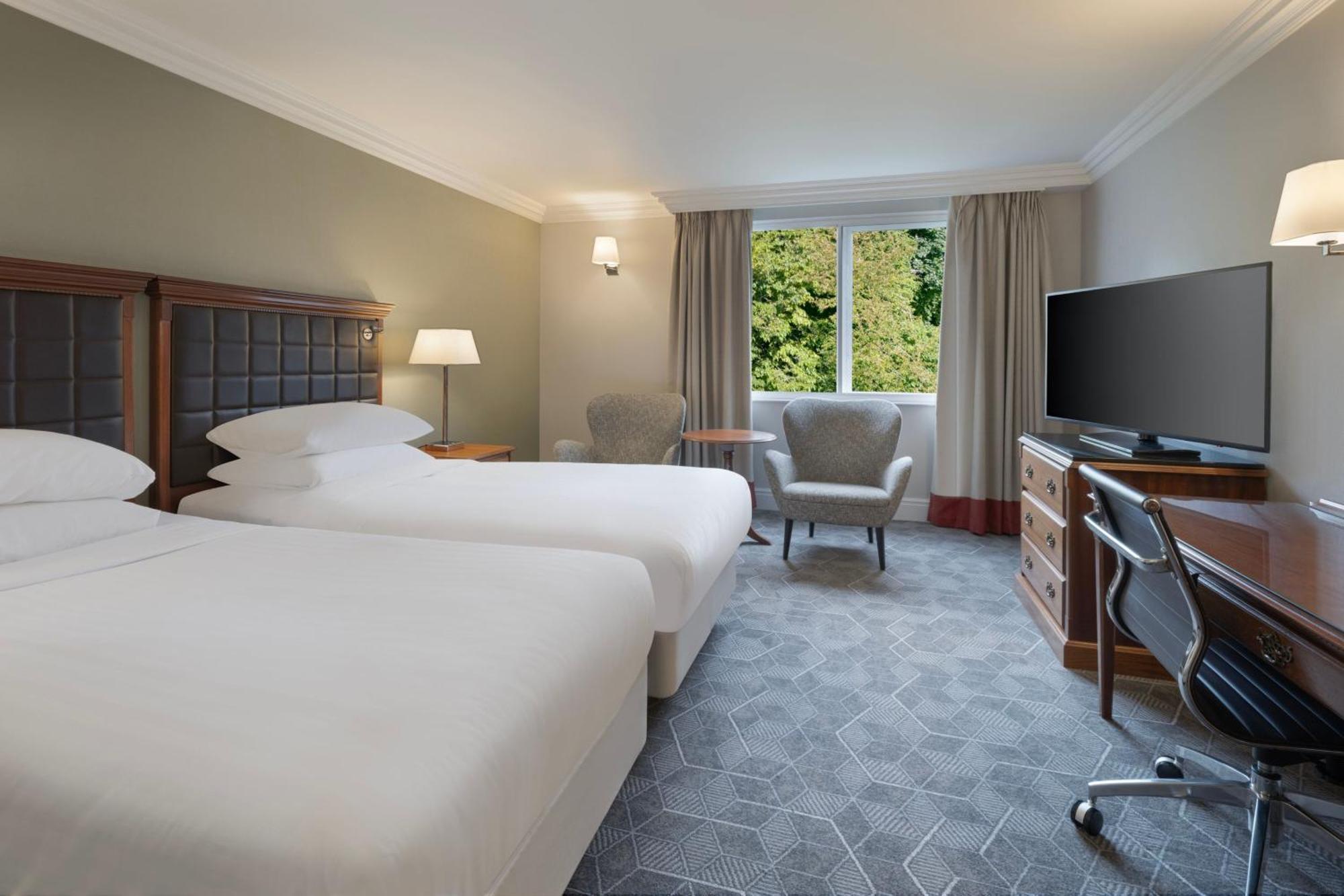 Delta Hotels By Marriott Хантингдон Экстерьер фото