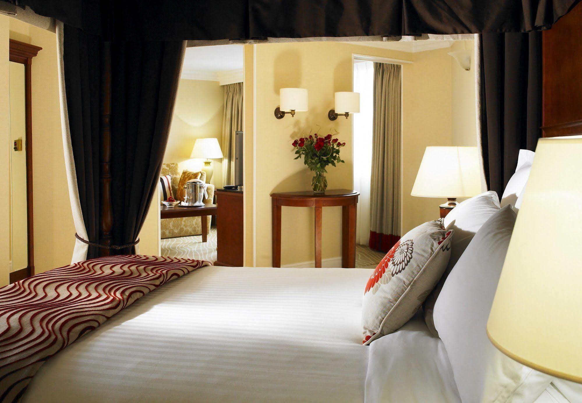 Delta Hotels By Marriott Хантингдон Экстерьер фото